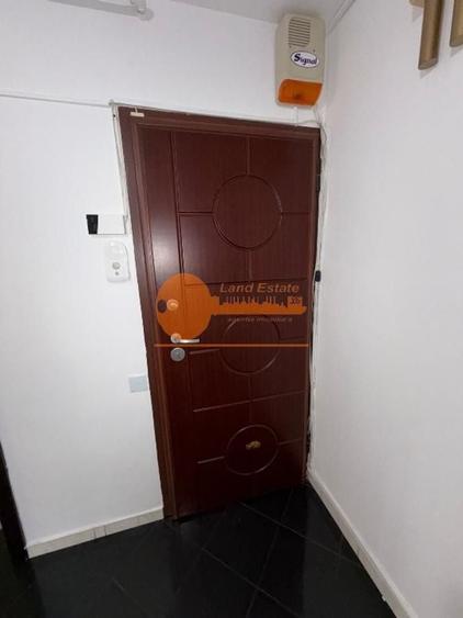 Apartament cu 4 camere semidecomandat în Crângași