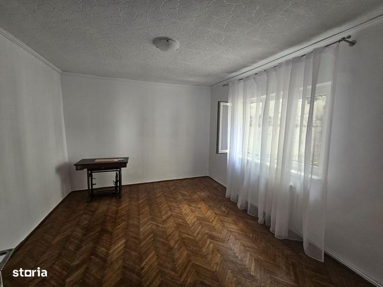 Casă cu 4 camere în Andrei Mureșanu