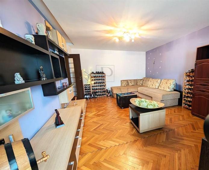 Apartament cu 4 camere decomandat, mobilat în Steaua