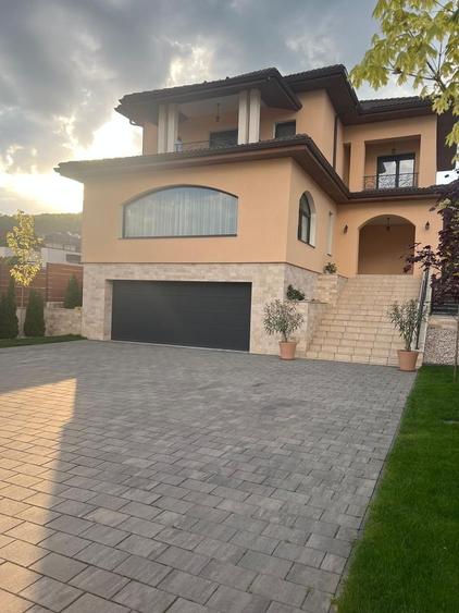 Casă individuală cu 5 camere cu Canalizare în Cornișa