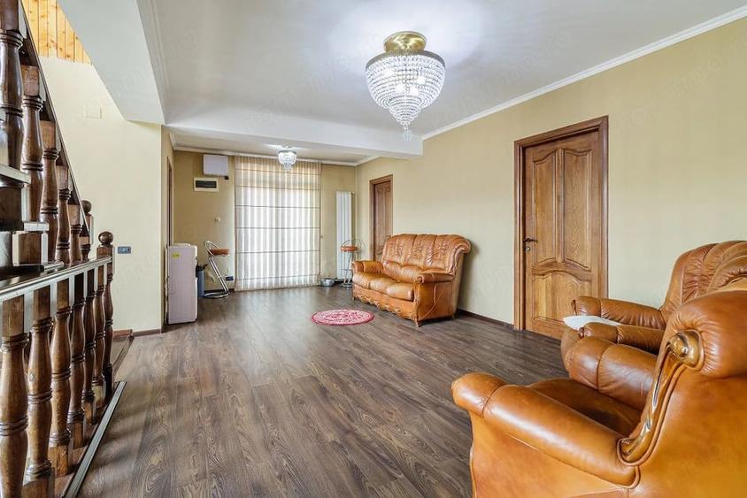 Casă cu 7 camere cu Teren 300 Mp în Colentina
