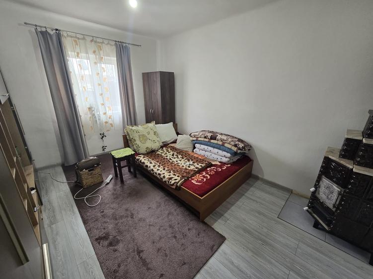 Casă individuală cu 2 camere cu Teren 772 Mp în Carani