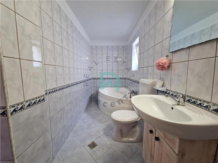 Casă individuală cu 4 camere cu Teren 240 Mp în Noua