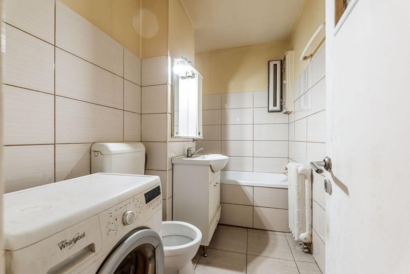 Apartament cu 3 camere decomandat, mobilat în Polivalentă