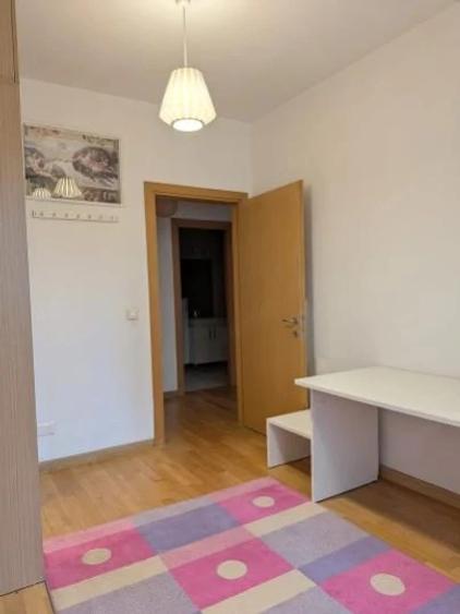 Apartament cu 3 camere decomandat, mobilat în Parcul Carol
