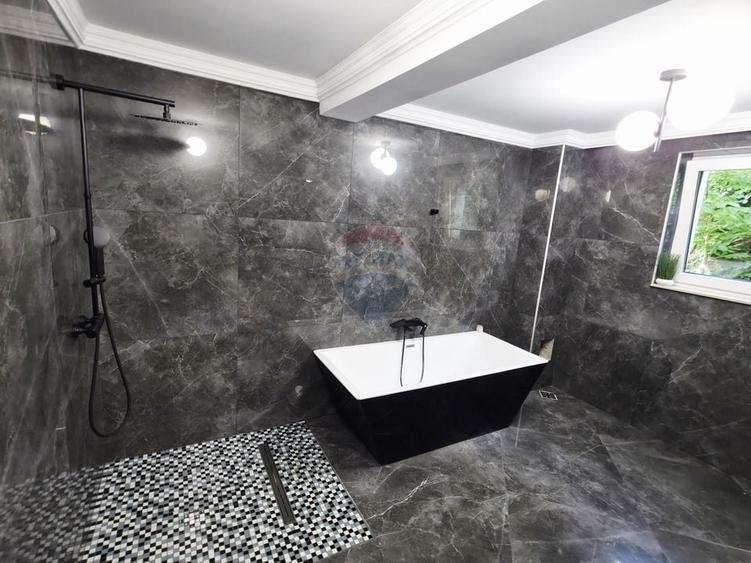 Apartament cu 5 camere de vânzare în zona Precista - 19