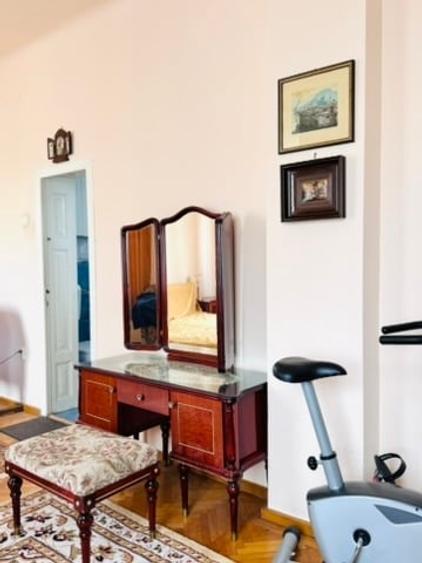 Apartament cu 4 camere semidecomandat, mobilat în Unirii