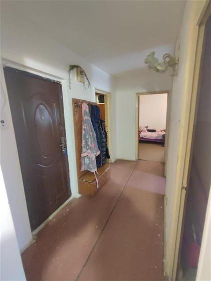 Apartament cu 3 camere decomandat în Aviației