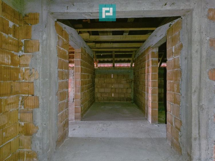 Casă individuală cu 7 camere cu Canalizare în Macea