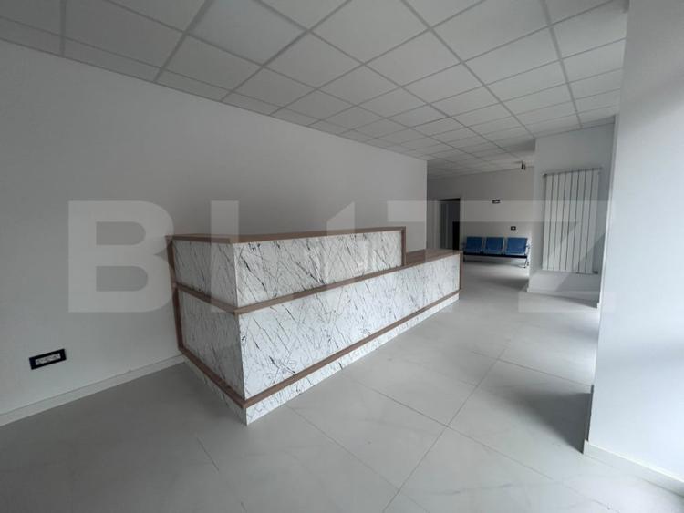 Spatiu comercial, 439 mp, pretabil clinica medicala, vad str - 1