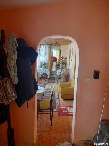 Casă cu 5 camere cu Teren 700 Mp în Peretu