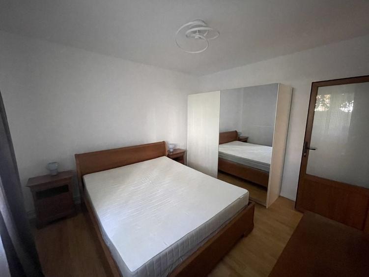 Apartament cu 3 camere semidecomandat în Centrul Istoric