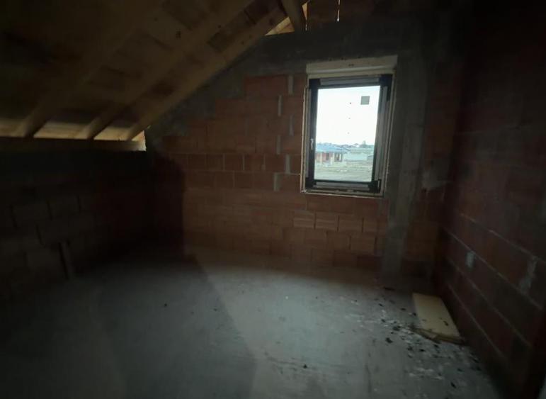 Casă cu 5 camere cu Teren 500 Mp în Sântandrei