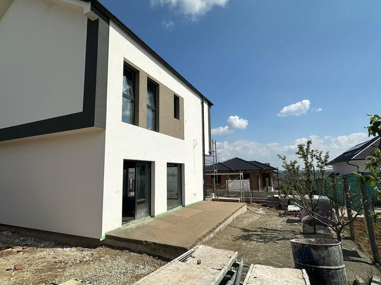 Casă individuală cu 4 camere cu Canalizare în Arhitecților - Calea Cisnădiei