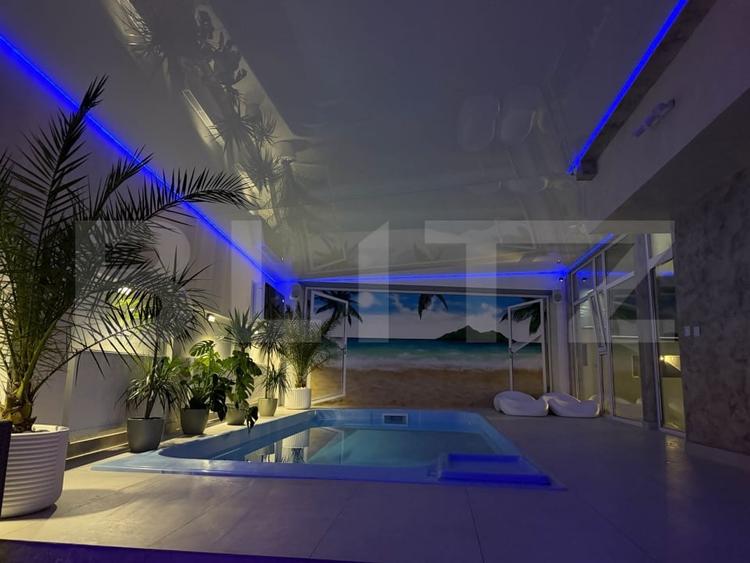 Casă individuală cu 10 camere cu Piscina în Sântana de Mureș