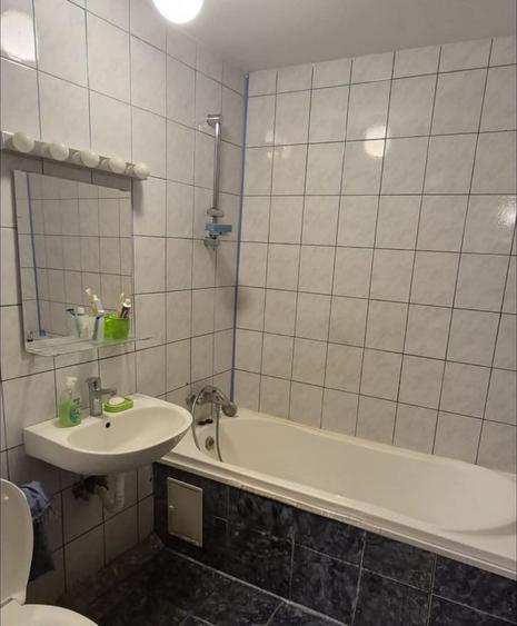 Apartament cu 3 camere semidecomandat în 1 Decembrie 1918