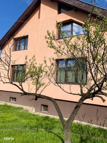Casă cu 4 camere în Central