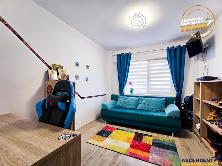 Apartament cu 4 camere decomandat, mobilat în Central