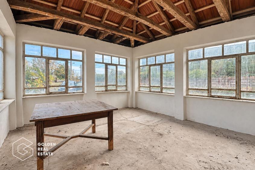 Casă individuală cu 4 camere cu Teren 1555 Mp în Central