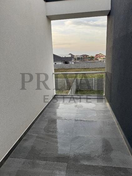 Duplex cu 5 camere cu Canalizare în Dumbrăvița