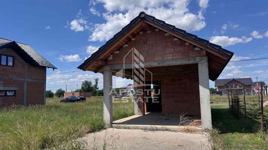 Casă individuală cu 4 camere cu Canalizare în Cărpiniș