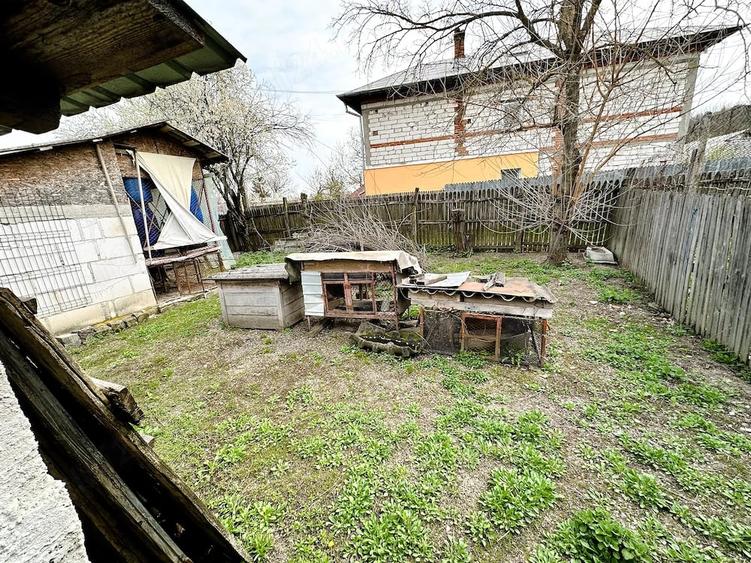 Casă cu Teren 2470 Mp în Mârțești