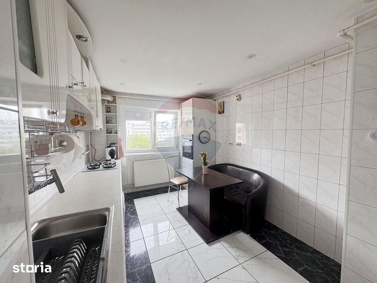 Apartament cu 4 camere în Berceni