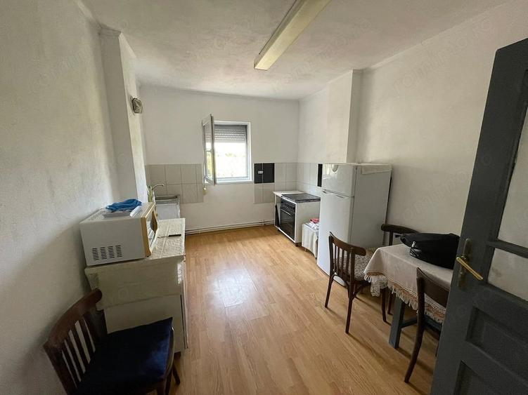 Casă cu 2 camere cu Teren 9300 Mp în Căbești