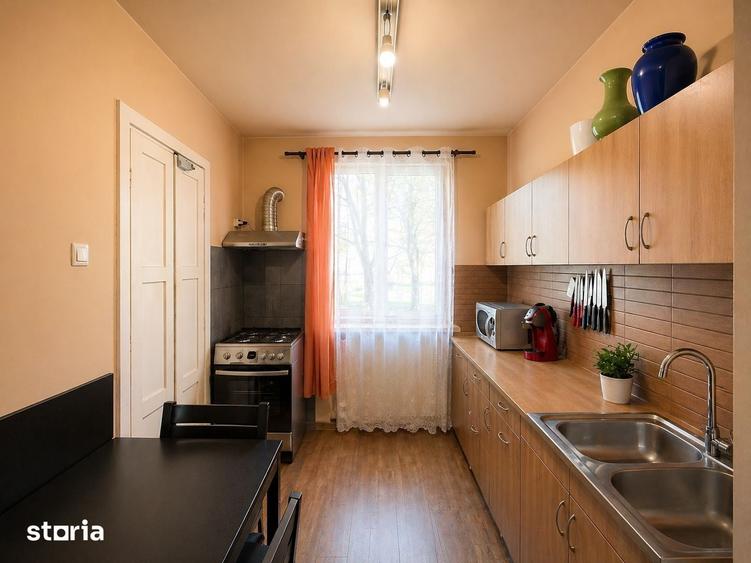 Apartament cu 3 camere decomandat în Iorga