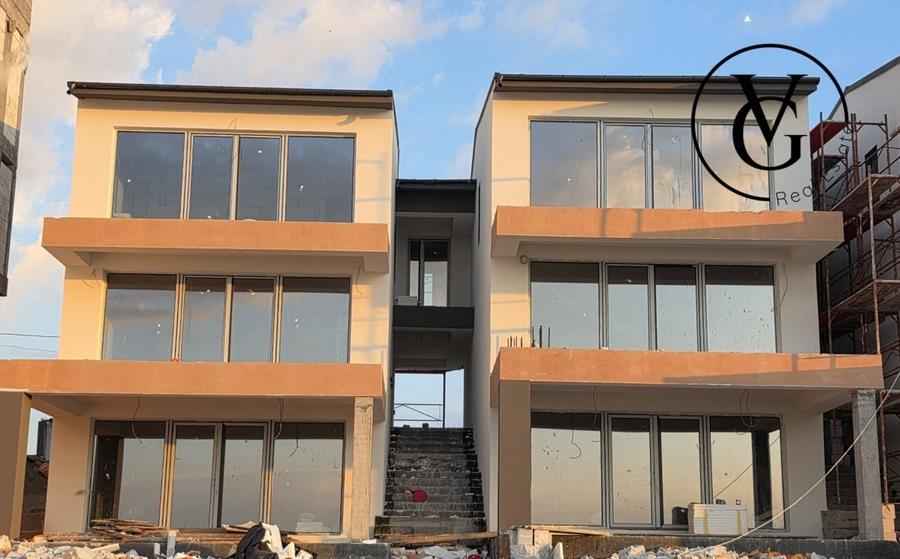 Casă individuală cu 7 camere cu Canalizare în Ovidiu