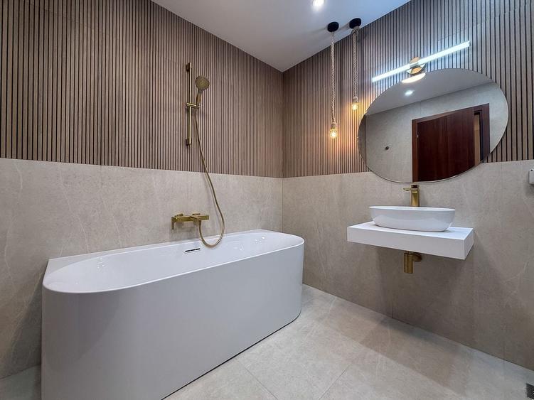 Apartament cu 3 camere semidecomandat, mobilat în Primăverii
