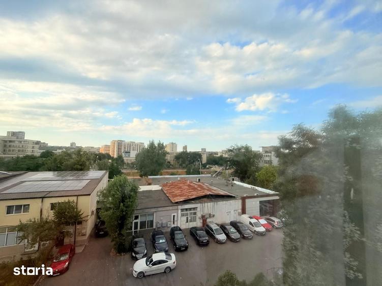 Apartament cu 3 camere decomandat în Podu Roș