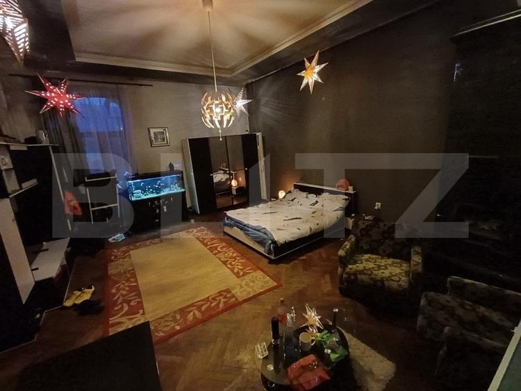 Casă individuală cu 6 camere cu Canalizare în Central