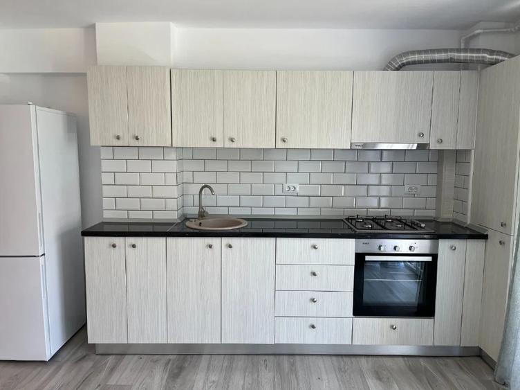 Apartament cu 3 camere, mobilat în Micro 4