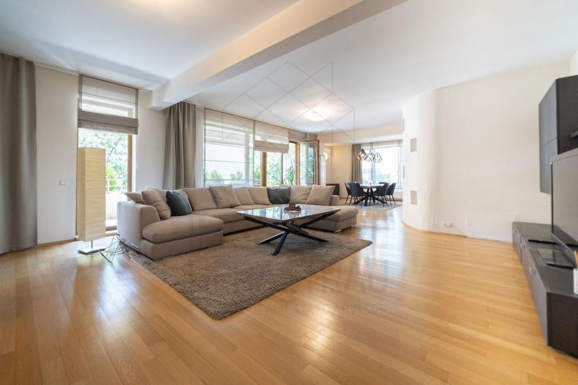 Apartament cu 4 camere decomandat, mobilat în Herăstrău