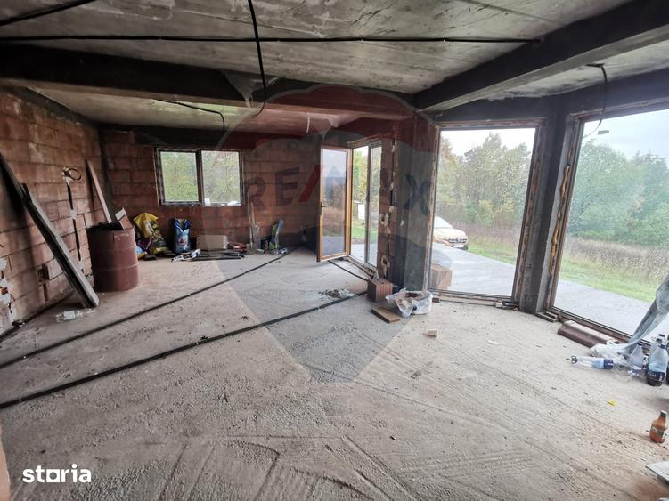 Casă cu 5 camere cu Teren 6400 Mp în Copalnic