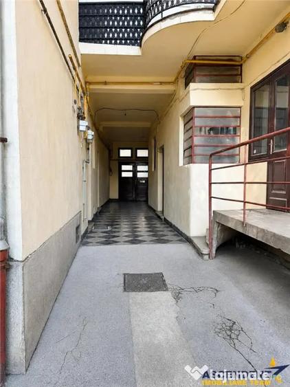 Apartament cu 2 camere semidecomandat în Centrul Civic