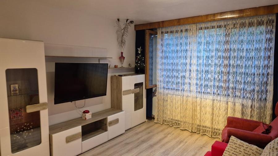 Apartament cu 3 camere decomandat, mobilat în Brâncoveanu