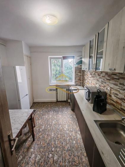 Apartament cu 3 camere decomandat în Energiei