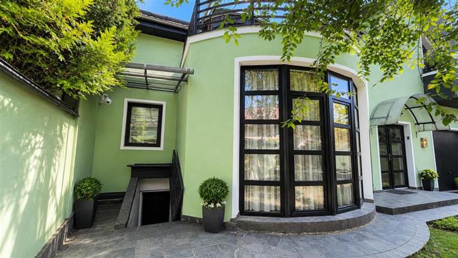 Casă individuală cu 4 camere cu Teren 200 Mp în Semicentral