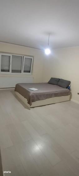 Apartament cu 3 camere decomandat în Girocului