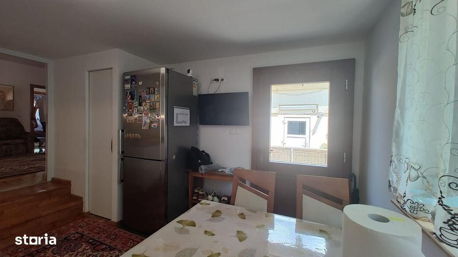 Casă cu 3 camere în Cărpiniș