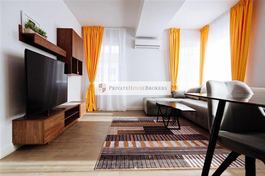 Apartament cu 3 camere semidecomandat, mobilat în Pipera