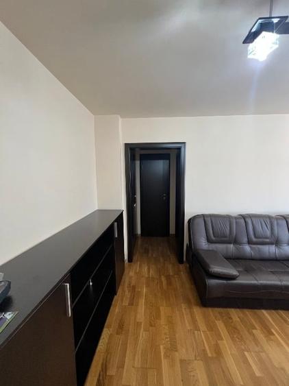 Apartament cu 3 camere semidecomandat, mobilat în Circumvalațiunii