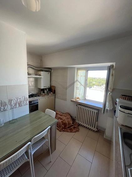 Apartament cu 4 camere decomandat în Filiași