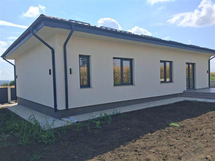 Casă individuală cu 4 camere cu Teren 450 Mp în Aeroport