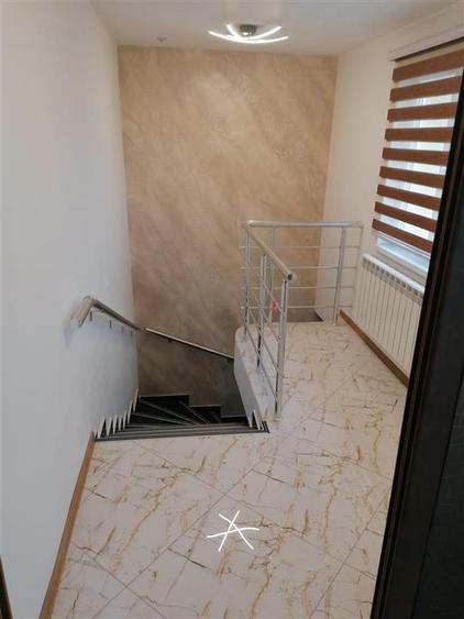Casă individuală cu 5 camere cu Canalizare în Vărsătura