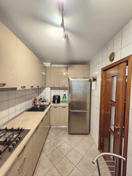 Apartament cu 3 camere decomandat în Brâncoveanu