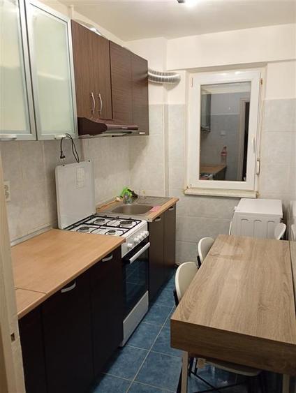 Apartament cu 2 camere semidecomandat, mobilat în Romanilor