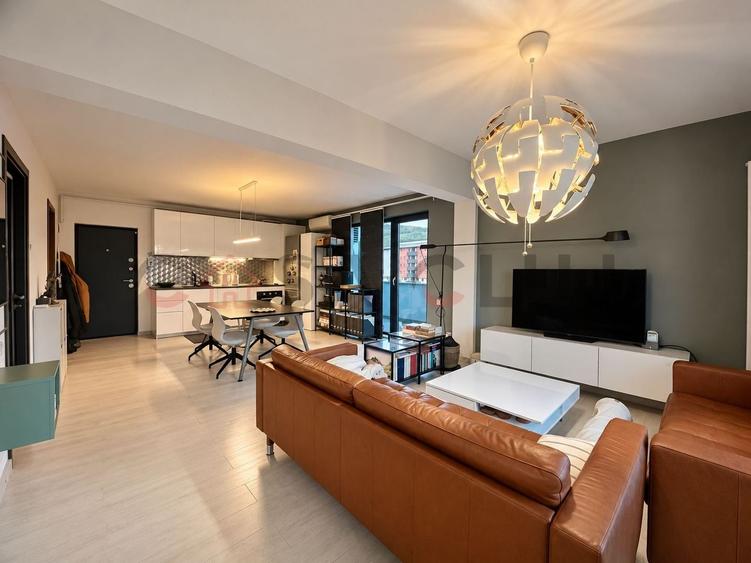 Apartament cu 3 camere semidecomandat, mobilat în Florești